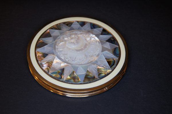 Eine Brosche vom Goldshop aus Dinslaken